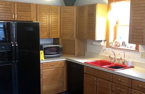 Lindenwood Park House | 4BR/2BA Modern Family Home w/Private Heated Inground Pool nOpen March 1 - Nov 14