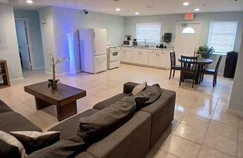 Singer Island Apartment | 4BR 2BA Near Beach Perfect For Familes