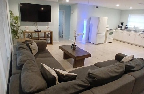 Singer Island Apartment | 4BR 2BA Near Beach Perfect For Familes