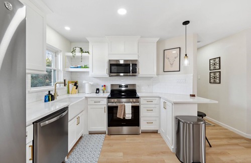 Richardson House | 4BR/2BA New Renovation l Big Yard | Pets OK