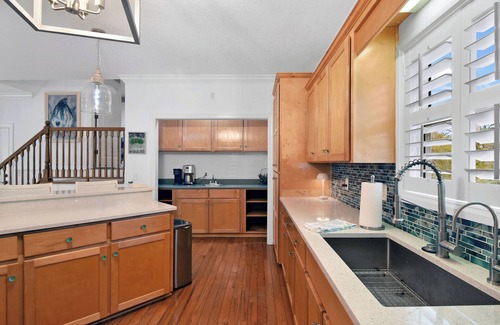 Saint Simons Heights House | 4br/3.5ba. Private pool! Only 2 miles to beach