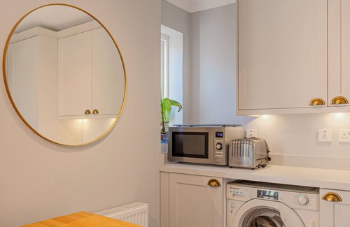 Wapping House | 4BR 4-floor house, w patio, 10 min Wapping Station