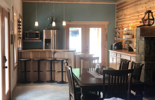 Flat Top Cabin | 4BR Cabin | Scenic Fall Views & Rafting Aventures