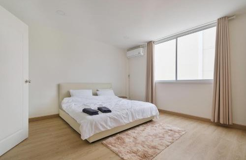 Bang Khen Apartment | 4BR Cozy House with Local Views and Cafes