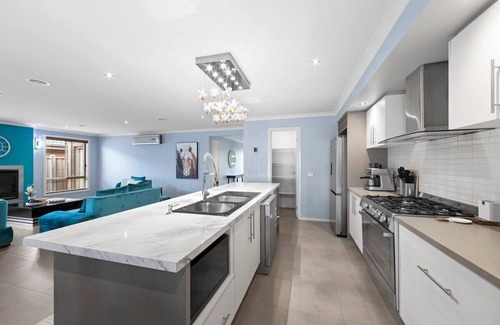 Tarneit House | 4BR designed house inTarneit