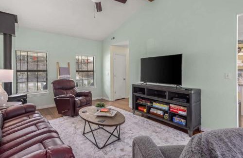 Fayetteville House | 4BR Game-Day Retreat - Foosball & Fire Pit