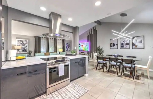 Paradise House | 4BR House Near Strip/Airport w/Pool That's a Vegas Dream House