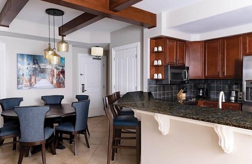 Downtown San Antonio Condo | 4br PR Condo Roof Top Pool w/Stunning Downtown Views!