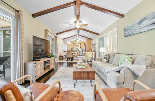 Buford House | 4br, private dock, pet friendly close to shopping and restaurants