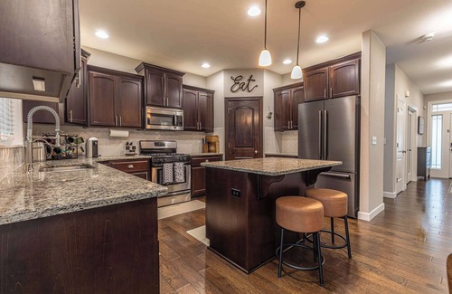 Pleasant Valley House | 4BR Retreat on Private Acre in Salmon Creek