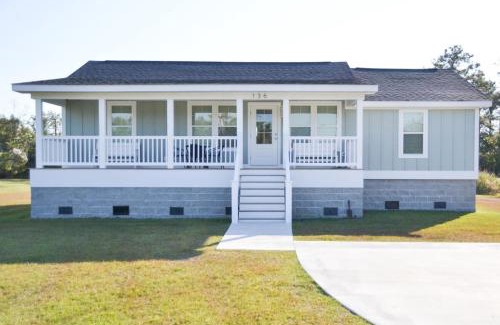 Davis House | 4BR Soundfront cottage Private Dock Fishing