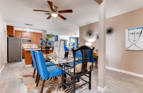 Paradise House | 4BR Villa w/Pool. 8 min to Strip/convention centr