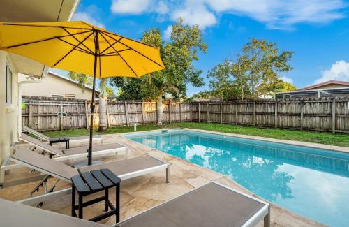 Palm Aire Village West House | 4BR with Private Pool and Game Room - Prime Location