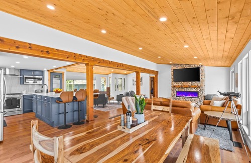 Post Falls Cabin | 5 ACRE CABIN above RIVER + DOWNTOWN. PRIVATE-VIEWS-NEWLY RENOVATED