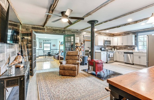 Deford House | 5-Acre Kingston Getaway: Pond, Peacocks & Fire Pit