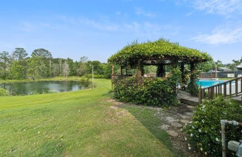 Gracewood House | 5-Acre Retreat Private Pool Outdoor Bar Fishing Pond & Game Room