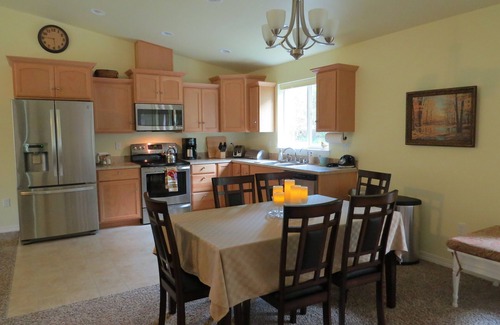 Clinton House | 5 Acres of Solitude, a Restful Place To Rejuvenate, Winter Or Summer