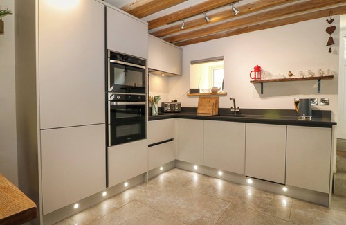 Betws-Y-Coed Cottage | 5 BANC LLUGWY, with open fire in Betws-Y-Coed