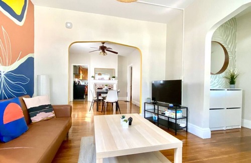 Buffalo House | ♥ 5 BDR ♥ Entire Home ♥ Comfy Beds ♥ Fast WiFI ♥ Perfect for families!