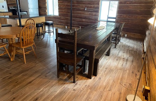 Petawawa House | 5 Bdr Log Home on 44 AC with trails on lakefront