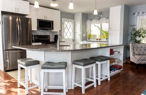 Geneseo House | 5-Bdrm Lakefront Retreat w.Charming Guest House: 15 mins to Letchworth, Geneseo