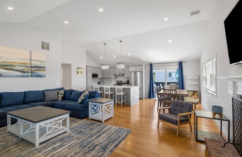 South Yarmouth House | 5 bed, 2.5 bath home, 5 minute walk to the beach