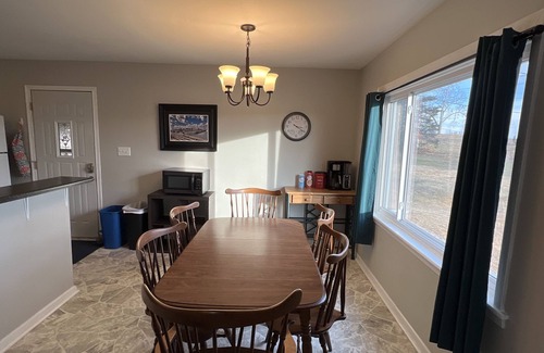 Cedar Rapids - Iowa City House | 5 Bed, 2 Bath Split Level Home Big Yard on NE Side of Cedar Rapids