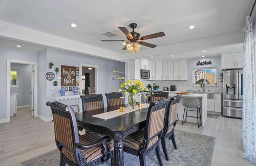 Point Loma House | 5 Bed | City + Water Balcony Views | Close to Bars, Restaurants, Waterfront