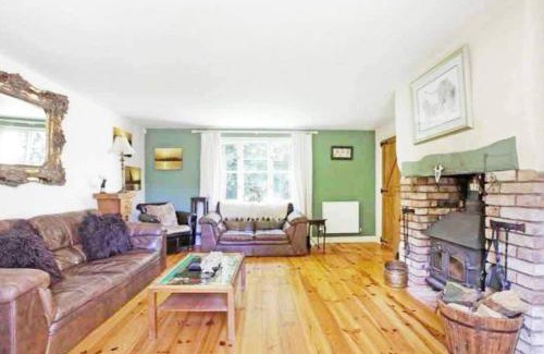 Kingston St Mary House | 5-Bed Home - Sleeps 12 Pool Garden & Play Area