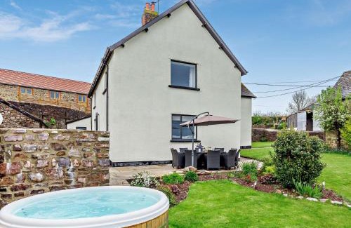 Cornwall House | 5 Bed in Ashbrittle 77900