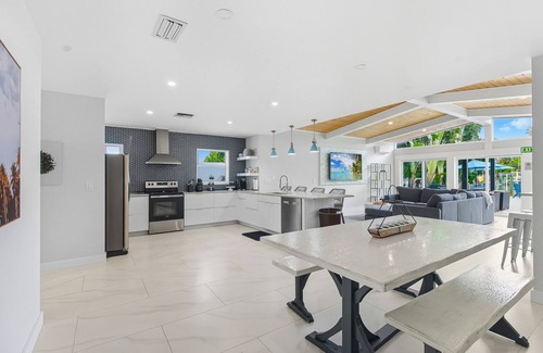 Indian Rocks Beach House | 5 Bed WTFT heated pool dock 6 seat golf cart