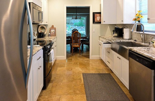 South Tulsa House | 5 bedroom 3 bath hot tub. 7 beds 6 cars parking and fenced yard .