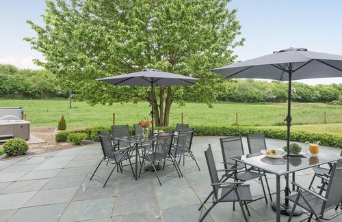 Attleborough Cottage | 5 bedroom accommodation in Caston, near Attleborough