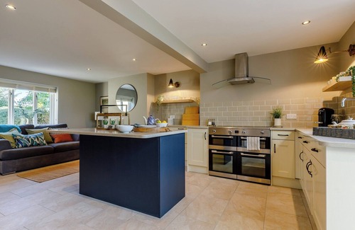 Leigh Sinton Cottage | 5 bedroom accommodation in Leigh Sinton, near Malvern