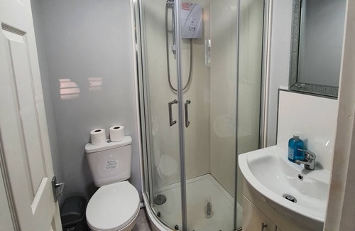 Swindon House | 5 bedroom all ensuite house