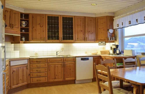 Brekke House | 5 bedroom beach front home in Lavik