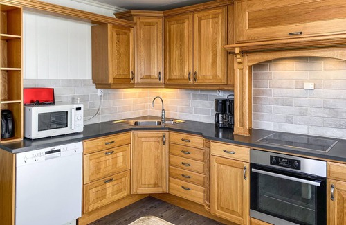 Bogoyvaer House | 5 bedroom beautiful home in Kverva