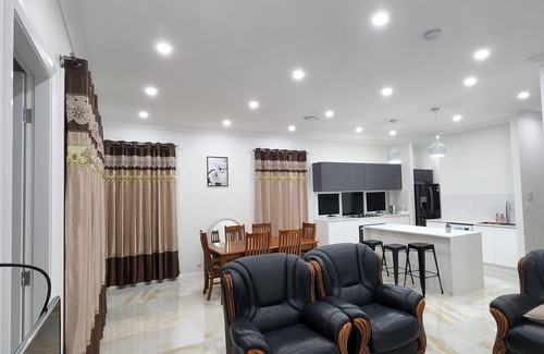 Glen Alpine House | 5 Bedroom Brand New House in Macarthur Height Campbelltown