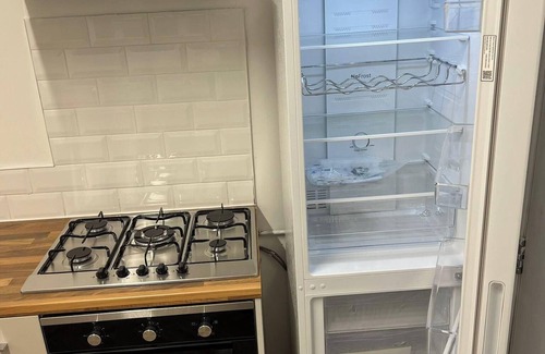 Walsall House | 5 Bedroom Cosy Bloxwich Stay - WiFi & Free Parking