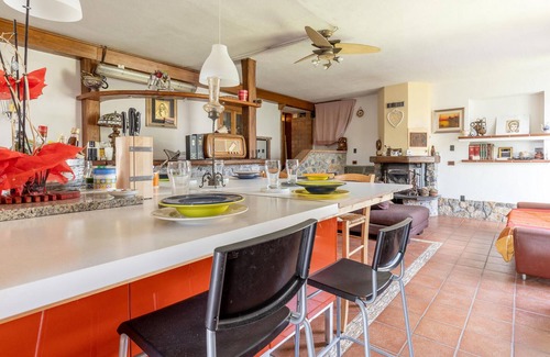 Serralta House | 5 bedroom gorgeous home in Podenzana