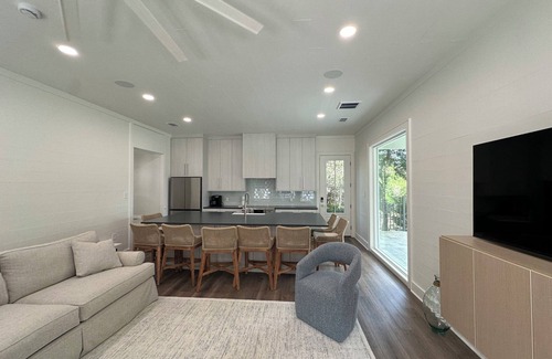 Miramar Beach House | 5-bedroom house close walk to Miramar Beach with splash pool