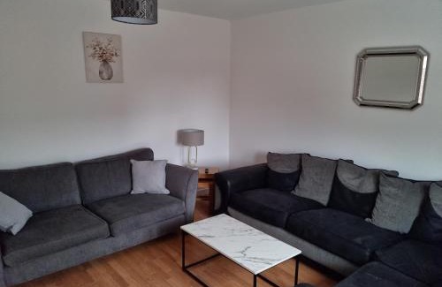 Ellesmere Port House | 5 bedroom house - Cheshire Oaks