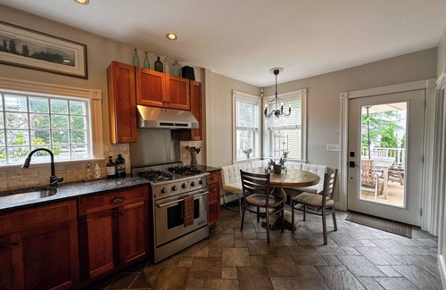 Melrose House | 5-bedroom house. Close to airport, bus & train. 10 min from Boston. Sleeps 10.