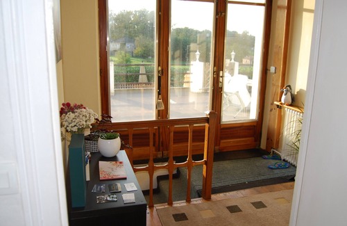 Piegut-Pluviers House | 5 Bedroom house w/pool, living room, kitchen. Family and Pet friendly!