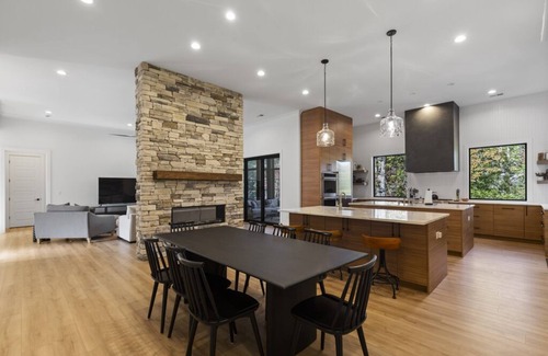 Seneca House | 5-bedroom Lake Keowee home just 15 minutes from Clemson