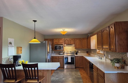 Calvin House | 5-bedroom Mountain Home with AC & Hot Tub on 80 acres close to Raystown Resort.