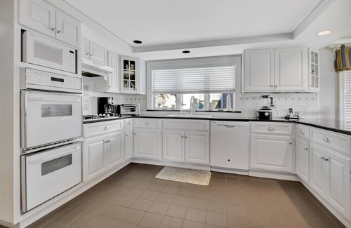 Spring Lake House | 5-bedroom vacation home just 2.5 blocks to the beach