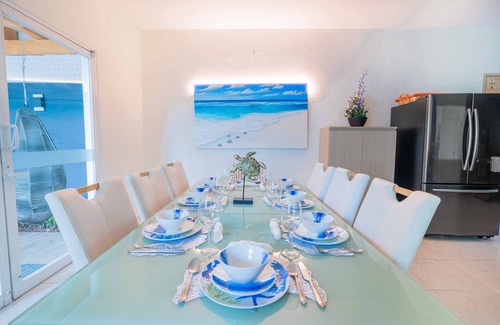 Downtown Cancun Villa | 5 Bedroom Villa w/Private Pool, Roof Garden, Amazing Location and Fast Wifi
