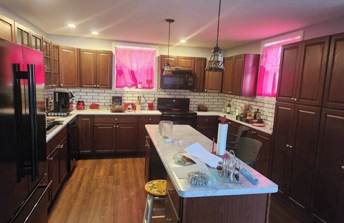 Defiance House | 5 Bedroom with all the amenities of home.