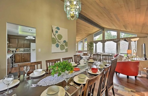 Central Houghton House | 5 ⭐ Big 7BR house, Indoor Cinema near Wineries, Beaches, Golf